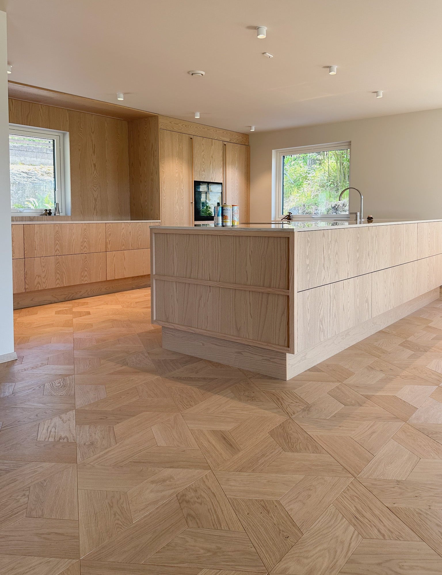 Kan man legge parkett under kjøkkeninnredning? Dette bør du vite