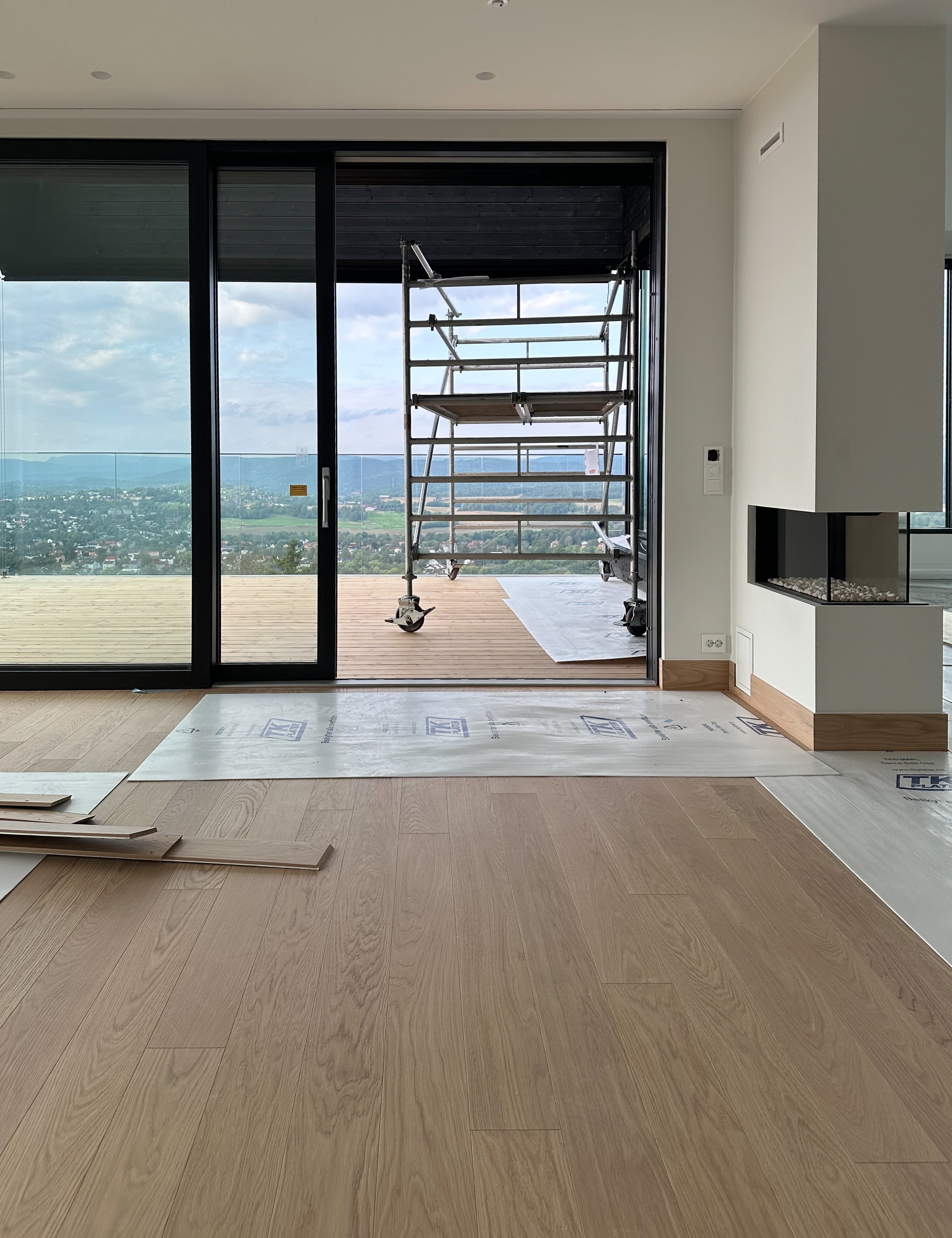 Flytende (klikkparkett) eller hellimt installasjon?