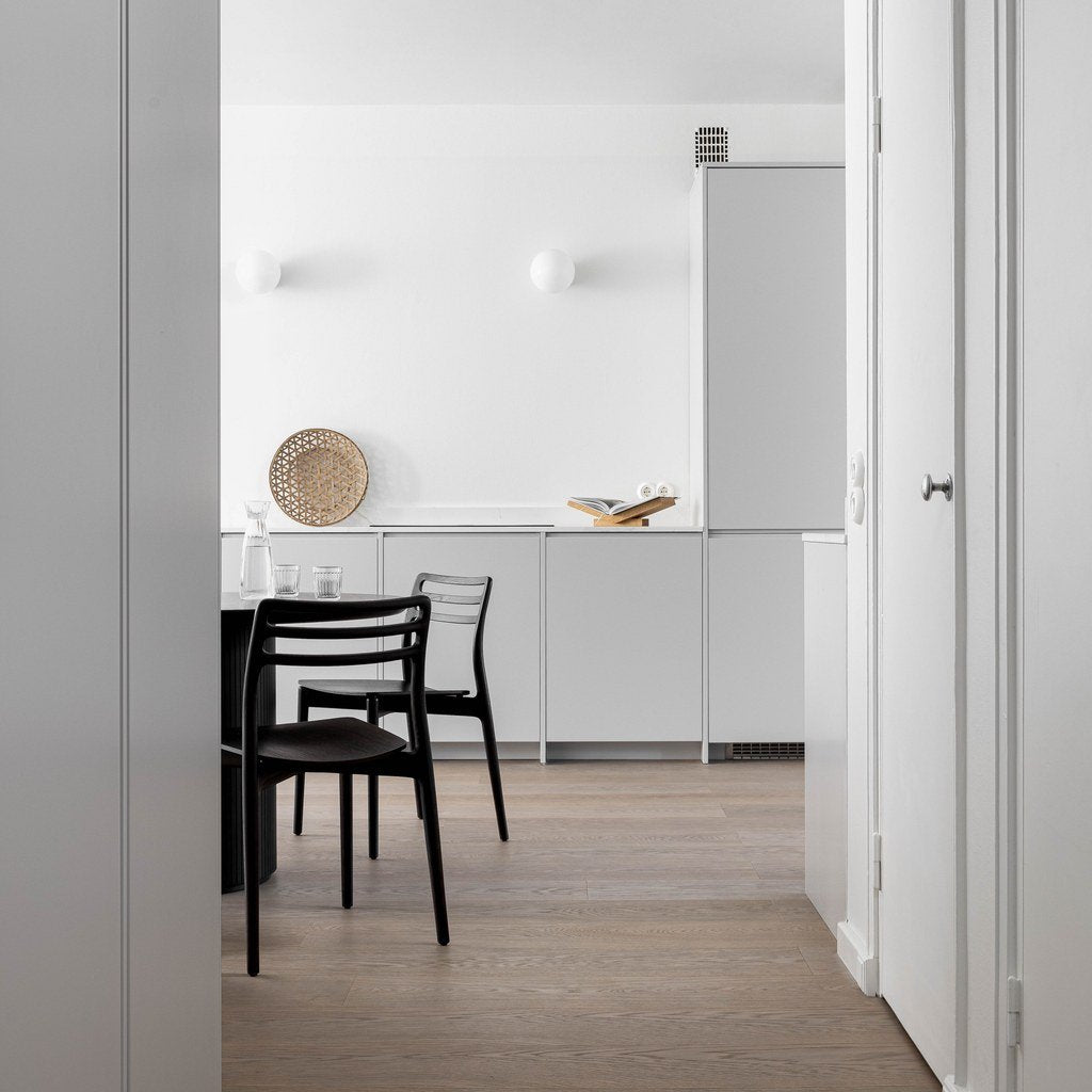 Enstavsparkett i lys eik i moderne gang