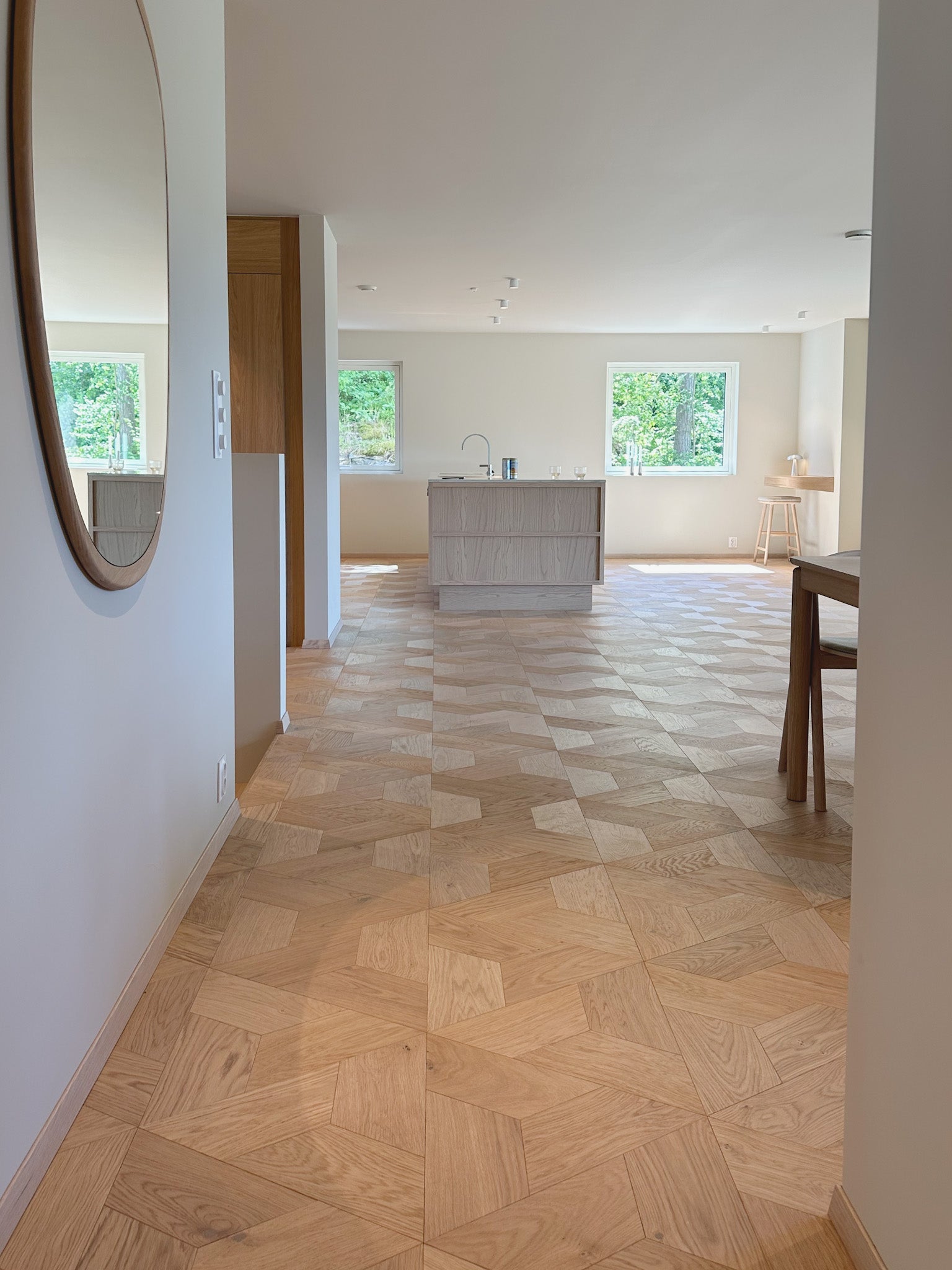 Kolmio eikeparkett i moderne hjem