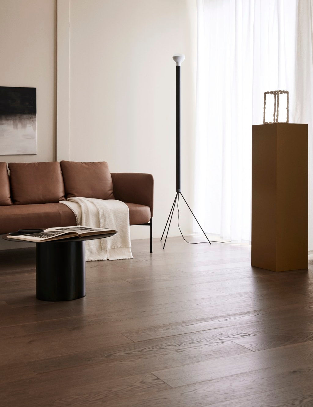 Mørk enstav eikeparkett i moderne stue